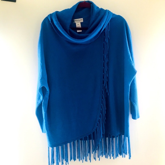 Draper’s & Damon’s Powder Blue Asymmetrical Fringe - Picture 1 of 9